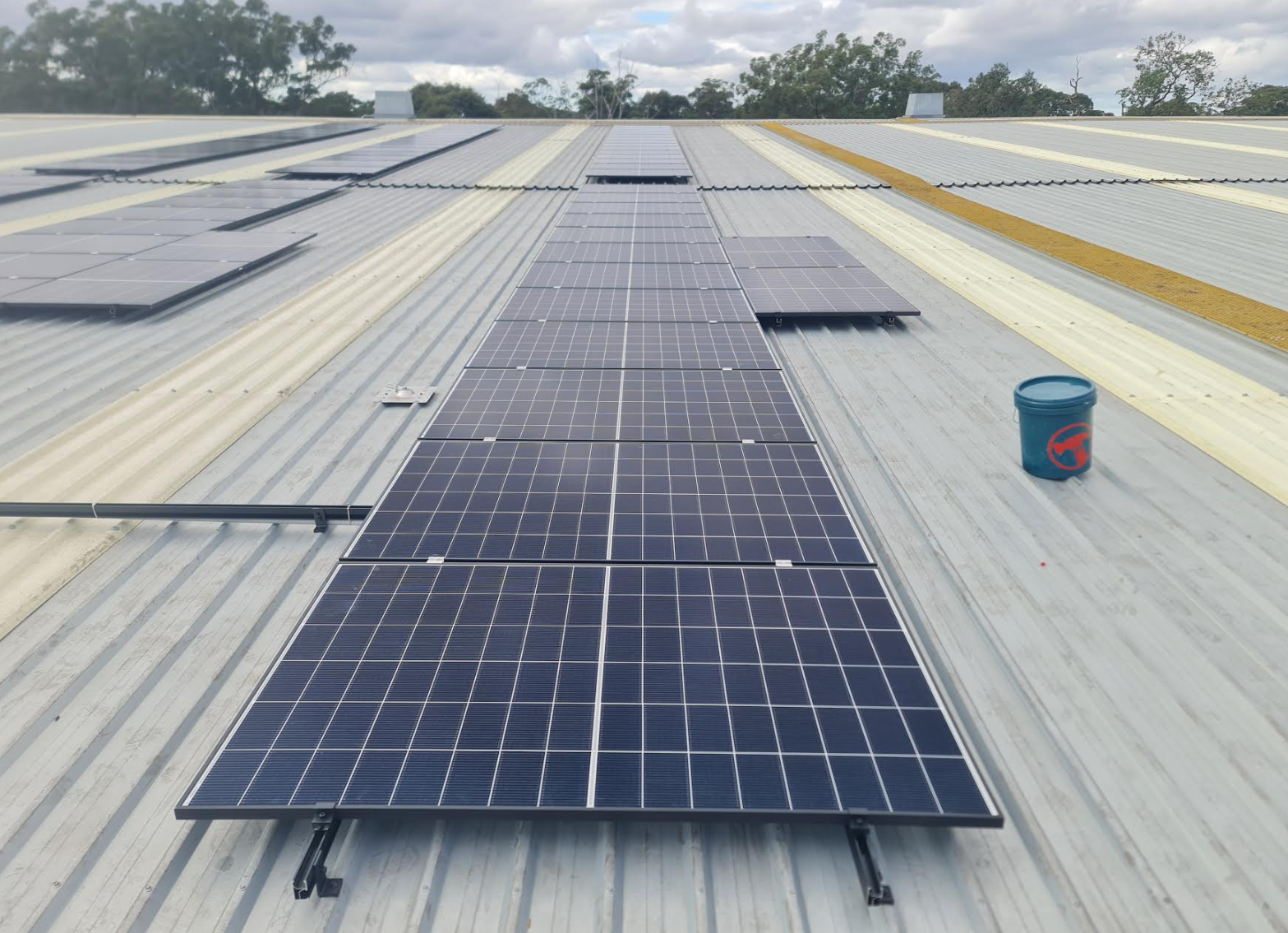 Large commercial rooftop solar array